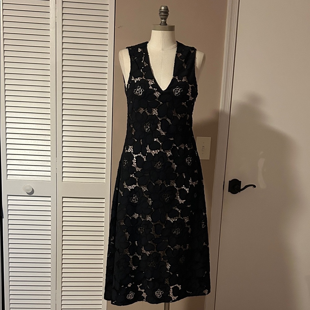 Zara Dark Navy Embroidered Elegant Floral Lace Dress Midi V-neck size small